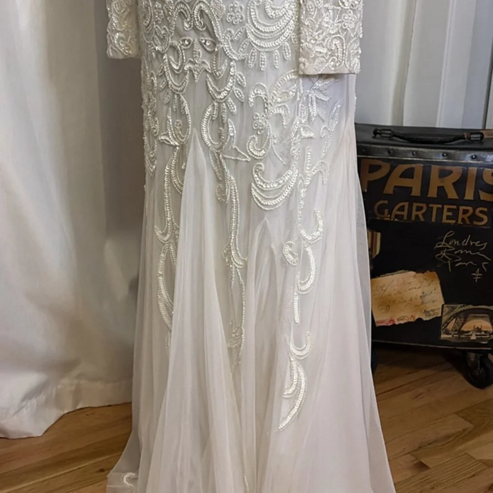 Ivory sequined wedding dress size 8 sheer beaded bodice and long sleeves long - Picture 3 of 9